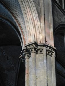 Bourges Cathédrale colonne engagée
