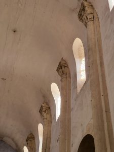 St-Pierre Le Moutier colonne engagée