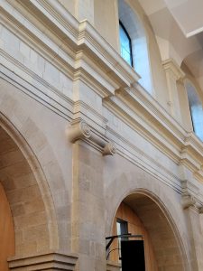 Vannes Bretagne colonne engagée