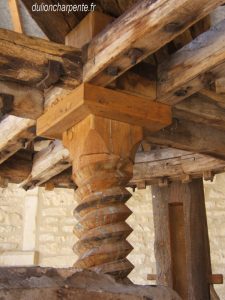 detail-restauration-pressoir-chablis-monument-historique-bourgogne-franche-comte